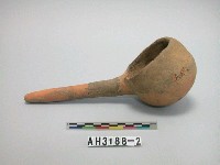 藏品(大型紅色細砂素面陶杓)的圖片